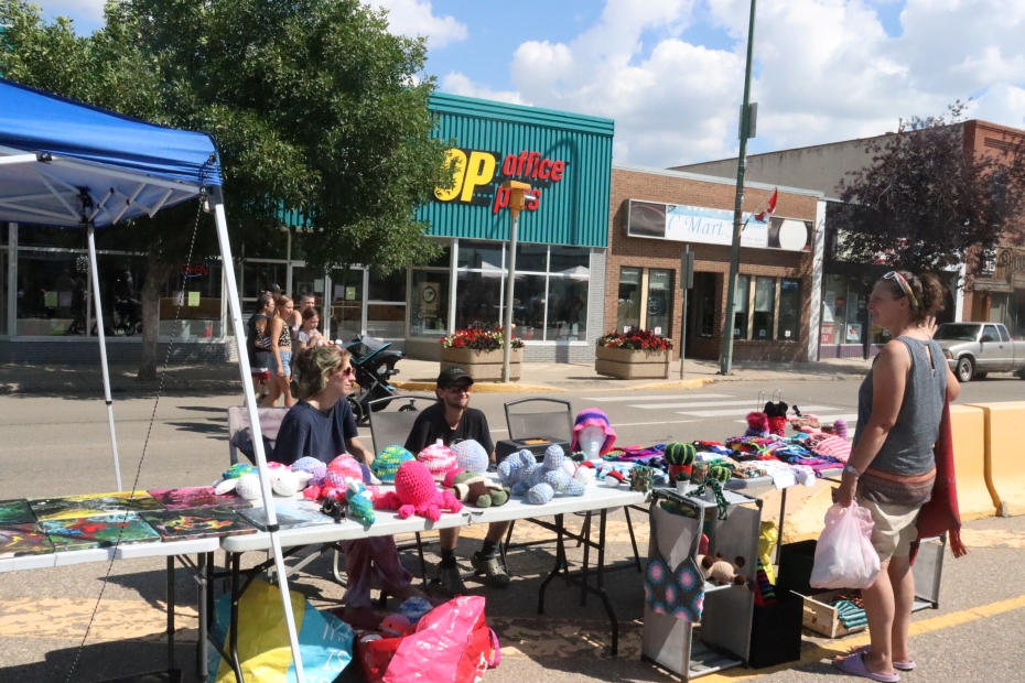 Large crowd for street fair in Estevan Local news, Weather, Sports, Free